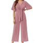 👗 50% DE RÉDUCTION 💃 Combinaison élégante à col en V & jambes larges pour femme, avec ceinture nouée – Fluide, flatteuse & parfaite pour les mariages, les vacances ou les soirées chic 🌸