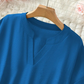 👚 50% DE RÉDUCTION! 🔥 Top Ample à Manches Courtes Tendance – Col en V Cranté, Ourlet Asymétrique & Tissu Léger (5 Couleurs, S–2XL) 🌸