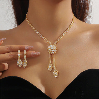 📢📢50 % DE RÉDUCTION !! ⏰Ensemble collier et boucles d'oreilles « Fleur » en zircon pour femme
